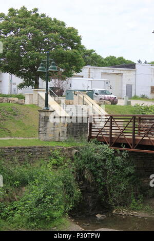 New Scenic 5 posti e la storica Illinois Michigan canal in Lemont, Illinois. Foto Stock