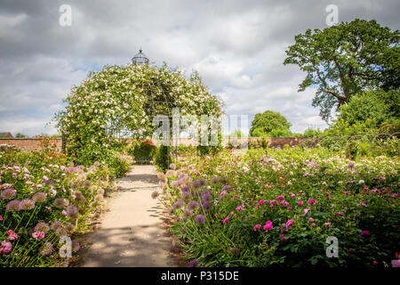 Viste di Dunham Massey proprietà del National Trust e giardini vicino Altrincham, Cheshire Foto Stock