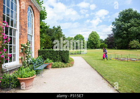 Viste di Dunham Massey proprietà del National Trust e giardini vicino Altrincham, Cheshire Foto Stock