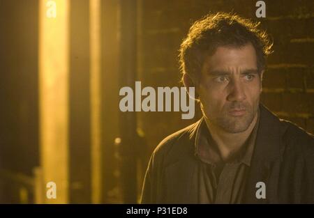 Pellicola originale titolo: i figli degli uomini. Titolo inglese: i figli degli uomini. Regista: ALFONSO CUARON. Anno: 2006. Stelle: Clive Owen. Credito: Universal Pictures/STRIKE ENT./BEACON communications LLC/ / Album Foto Stock