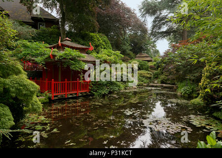 Il giardino giapponese a Compton Acres garden in Poole, Dorset. Foto Stock