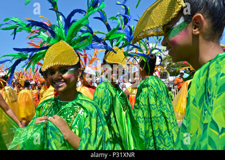 Ritmo del pajarito (bird's rythm). Battaglia dei Fiori, Barranquilla Carnaval. Foto Stock