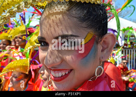 Ritmo del pajarito (bird's rythm). Battaglia dei Fiori, Barranquilla Carnaval. Foto Stock