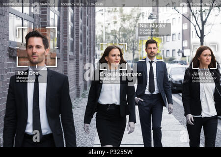 Ritratto di giovani imprenditori faccia riconoscere con intellettuale sistema di apprendimento Foto Stock