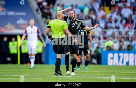 Mosca, Russland. 16 Giugno, 2018. Gonzalo Higuain (Argentina) GES/calcio/World Cup 2018 Russia: Argentina - Islanda, 16.06.2018 GES/Soccer/calcio/Coppa del Mondo 2018 Russia: Argentina vs. Islanda, città, 16 Giugno 2018 | Utilizzo di credito in tutto il mondo: dpa/Alamy Live News Foto Stock