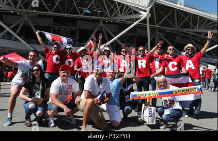 Samara, Russia. 17 Giugno, 2018. Ventole allietare prima di un gruppo e corrispondenza tra Costa Rica e della Serbia al 2018 FIFA World Cup di Samara, Russia, 17 giugno 2018. Credito: Voi Pingfan/Xinhua/Alamy Live News Foto Stock