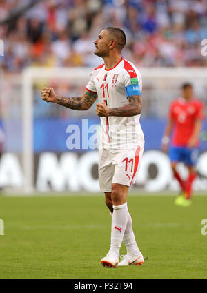 Samara, Russia. 17 Giugno, 2018. Aleksandar Kolarov di Serbia celebra il punteggio durante un gruppo e corrispondenza tra Costa Rica e della Serbia al 2018 FIFA World Cup di Samara, Russia, 17 giugno 2018. Credito: Maohua Fei/Xinhua/Alamy Live News Foto Stock