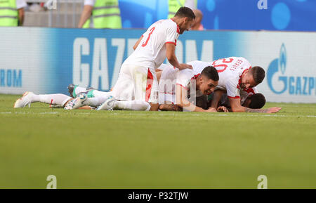 Samara, Russia. 17 Giugno, 2018. I giocatori della Serbia celebrare rigature durante un gruppo e corrispondenza tra Costa Rica e della Serbia al 2018 FIFA World Cup di Samara, Russia, 17 giugno 2018. Credito: Maohua Fei/Xinhua/Alamy Live News Foto Stock