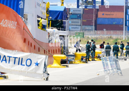 La 129 immigrati avranno 45 giorni di libertà per gestire gli host membri Foto Stock