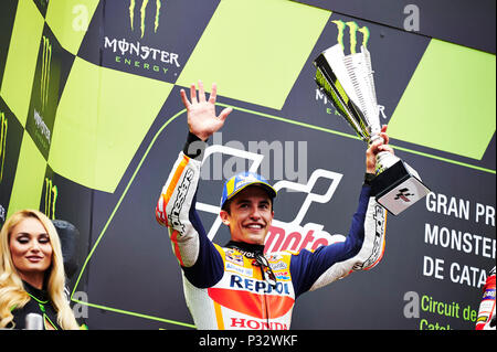 Circuito de Barcelona-Catalunya, Barcelona, Spagna. 17 Giugno, 2018. Gran Premi Monster Energy de Catalunya, MotoGP di Catalogna, il giorno della gara; Marc Marquez del Repsol Honda Motogp Team festeggia il suo secondo posto al podio dopo il Gran Premio di MotoGP Catalunya Credito: Azione Sport Plus/Alamy Live News Foto Stock