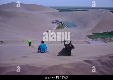 Ventoso dune di sabbia, Mingsha Shan (cantando Sands montagna), Dunhuang, Gansu, Cina Foto Stock