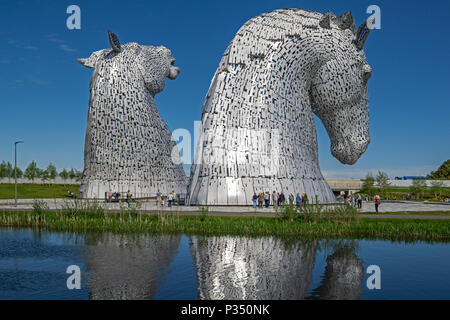 Il Kelpies situati da Forth & Clyde Canale presso il parco di elica a Falkirk vicino Grangemount in Scozia UK Foto Stock