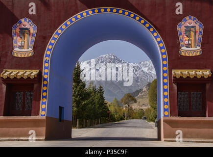 Vista dei monti Qilian dal Mati Si templi, Gansu, Cina Foto Stock