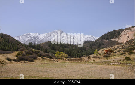 Vista dei monti Qilian dal Mati Si templi, Gansu, Cina Foto Stock