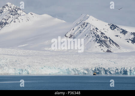 Norvegia Isole Svalbard, Spitsbergen, ghiacciaio Lillehook aka Lilliehookbreen. Foto Stock