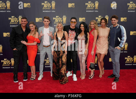 Il cast di regole Vanderpump, con Jax Taylor, Brittany Cartwright, James Kennedy, Ariana Madix, Tom Sandoval, Scheana Marie, Stassi Schroeder, Kristen Doute, e Tom Schwart frequentando il 2018 MTV Movie e TV Awards tenutosi presso la Barker Hangar a Los Angeles, Stati Uniti d'America. Stampa foto di associazione. Picture Data: Sabato 16 Giugno, 2018. Foto di credito dovrebbe leggere: Francesco Specker/PA FILO Foto Stock