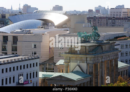 Berlino, Germania, Porta di Brandeburgo e l'AMBASCIATA DEGLI STATI UNITI Foto Stock