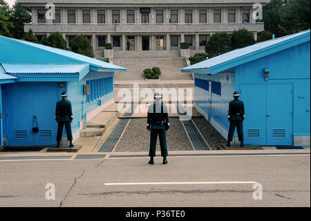 Panmunjeom, Corea del sud, sud coreano protezioni a bordo Foto Stock