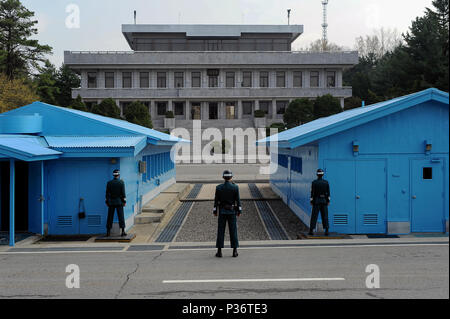 Panmunjeom, Corea del sud, sud coreano protezioni a bordo Foto Stock