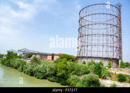 Contenitore di gas gasometro Ostiense, Roma, Italia Foto Stock