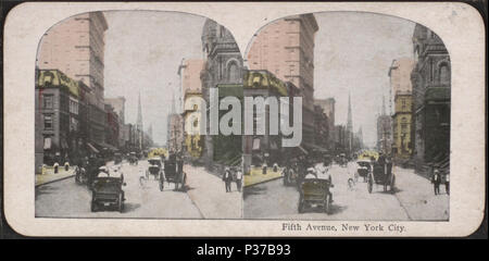 . Fifth Avenue, New York City[street view di carrozze e pedoni]. Copertura: 1860?-1925?. Elemento digitale pubblicata 8-31-2005; aggiornato 2-11-2009. 104 Fifth Avenue, New York City(street view di carrozze e pedoni), da Robert N. Dennis raccolta di vista stereoscopica Foto Stock