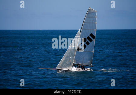 Segelboot bei regata im hafen von Sydney, Australia. Foto Stock