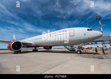 ROSTOV-on-Don, Russia - 17 giugno 2018: Boeing 777-300ER della Rossiya Airlines in Platov aeroporto internazionale. Foto Stock