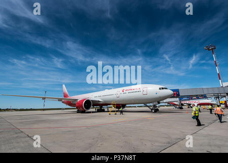 ROSTOV-on-Don, Russia - 17 giugno 2018: Boeing 777-300ER della Rossiya Airlines in Platov aeroporto internazionale. Foto Stock