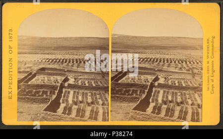 117 giardini che circondano la Indian Pueblo di Zuni, da O'Sullivan, Timothy H., 1840-1882 2 Foto Stock