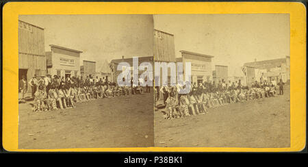 135 ritratto di gruppo di scout e indiani, da Robert N. Dennis raccolta di vista stereoscopica Foto Stock