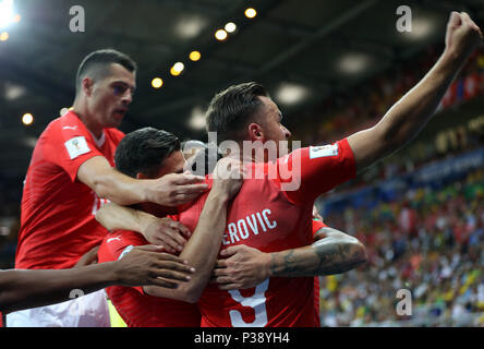 Rostov sul Don. 17 Giugno, 2018. I giocatori della Svizzera celebrare rigature durante un gruppo e corrispondenza tra il Brasile e la Svizzera al 2018 FIFA World Cup di Rostov-on-Don, in Russia, 17 giugno 2018. Credito: Lu Jinbo/Xinhua/Alamy Live News Foto Stock