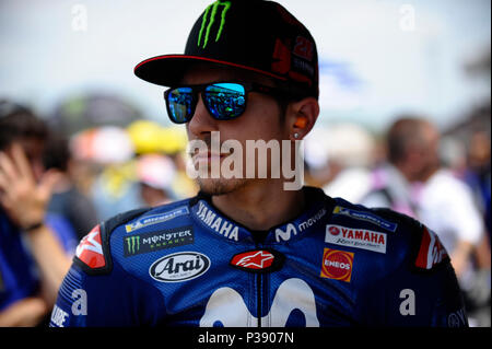 Montmelo, Spagna. 17 Giugno, 2018. Maverick Viñales (25) della Spagna e Movistar Yamaha MotoGP durante la giornata di gara del Gran Premi Monster Energy de Catalunya, il circuito di Catalunya, Montmelo, Spagna. Il 17 giugno del 2018. Credito: CORDON PREMERE/Alamy Live News Foto Stock