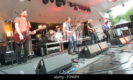 Glasgow, Regno Unito. Xvii Jun, 2018. Grande Paese in concerto al Kelvingrove Bandstand di Glasgow, Gran Bretagna 17 giugno 2018 Credit: Musica Westy Tog/Alamy Live News Foto Stock