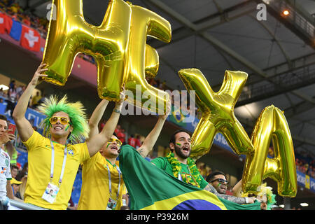 Rostov sul Don, Russland. 17 Giugno, 2018. Tifosi brasiliani, i tifosi di calcio, brasile (BRA) -Svizzero (SUI) 1-1, Turno preliminare, gruppo e, corrispondono 09, il 17/06/2018 a Rostov-on-Don, Rostov Arena. Coppa del Mondo di Calcio 2018 in Russia dal 14.06. - 15.07.2018. | Utilizzo di credito in tutto il mondo: dpa/Alamy Live News Foto Stock