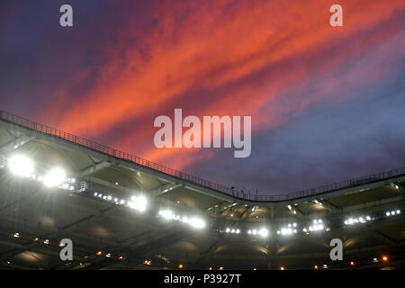 Rostov sul Don, Russland. 17 Giugno, 2018. generale, motivo di bordo, caratteristica atmosfera serale oltre lo stadio, cielo di sera. Il Brasile (BRA) -Svizzera (SUI) 1-1, Turno preliminare, gruppo e, corrispondono 09, su 17.06.2018 a Rostov-on-Don, Rostov Arena. Coppa del Mondo di Calcio 2018 in Russia dal 14.06. - 15.07.2018. | Utilizzo di credito in tutto il mondo: dpa/Alamy Live News Foto Stock