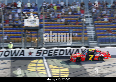 Newton, Iowa, USA. 17 Giugno, 2018. Justin Allgaier (7) vince l'Iowa 250 ad Iowa Speedway in Newton, Iowa. Credito: Chris Owens Asp Inc/ASP/ZUMA filo/Alamy Live News Foto Stock