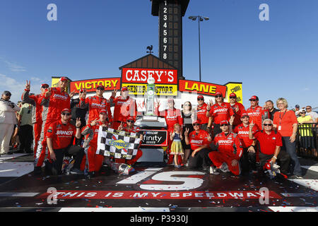 Newton, Iowa, USA. 17 Giugno, 2018. Justin Allgaier (7) vince l'Iowa 250 ad Iowa Speedway in Newton, Iowa. Credito: Chris Owens Asp Inc/ASP/ZUMA filo/Alamy Live News Foto Stock