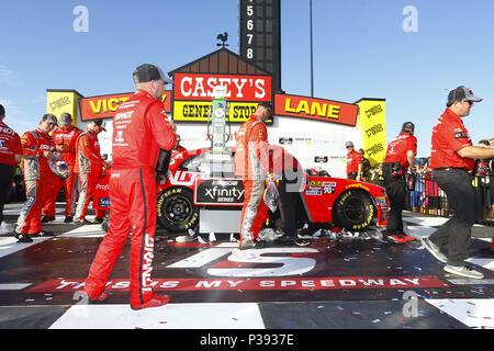 Newton, Iowa, USA. 17 Giugno, 2018. Justin Allgaier (7) vince l'Iowa 250 ad Iowa Speedway in Newton, Iowa. Credito: Chris Owens Asp Inc/ASP/ZUMA filo/Alamy Live News Foto Stock