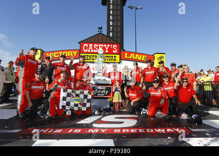 Newton, Iowa, USA. 17 Giugno, 2018. Justin Allgaier (7) vince l'Iowa 250 ad Iowa Speedway in Newton, Iowa. Credito: Chris Owens Asp Inc/ASP/ZUMA filo/Alamy Live News Foto Stock