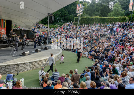 Malmö, Svezia, 17 Giugno, 2018. Juan de Marcos, famosa da Buena Vista Social Club, eseguire a Malmö come parte del libero estate lunga Sommarscen festival di Malmö. Tommy Lindholm/Alamy Live News Foto Stock