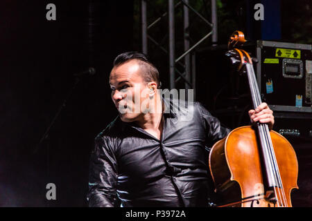 Kiel, Germania. 17 Giugno, 2018. La banda "Apocalyptica' sta eseguendo in Freilichtbühne Krusenkoppel durante la Kieler Woche 2018 © Björn Deutschmann/Alamy Live News Foto Stock