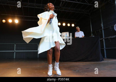 Oslo, Norvegia. Giugno 17, 2018. Il cantante e cantautore Kelela esegue un concerto dal vivo durante il norvegese music festival Piknik mi Parken 2018 a Oslo (Photo credit: Gonzales foto - Stian S. Moller). Foto Stock