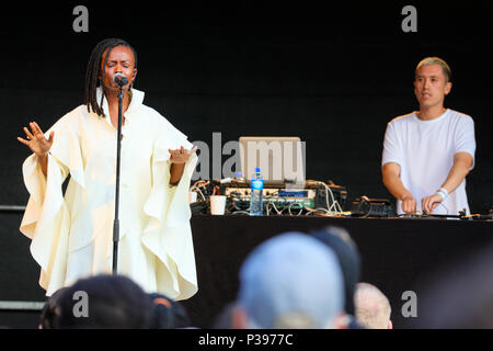 Oslo, Norvegia. Giugno 17, 2018. Il cantante e cantautore Kelela esegue un concerto dal vivo durante il norvegese music festival Piknik mi Parken 2018 a Oslo (Photo credit: Gonzales foto - Stian S. Moller). Foto Stock