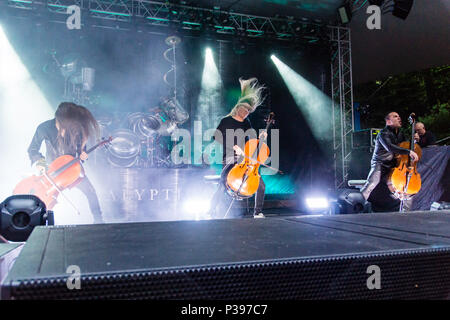 Kiel, Germania. 17 Giugno, 2018. La banda "Apocalyptica' sta eseguendo in Freilichtbühne Krusenkoppel durante la Kieler Woche 2018 © Björn Deutschmann/Alamy Live News Foto Stock