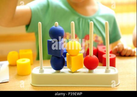 Formazione Montessori, ambiente di apprendimento preparato, bambino, apprendimento, metodo, naturale, materiali, pedagogia, bambini, educativo, apprendimento intuitivo, Foto Stock