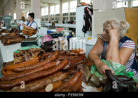 Odessa, Ucraina, stallo con prodotti a base di carne Foto Stock