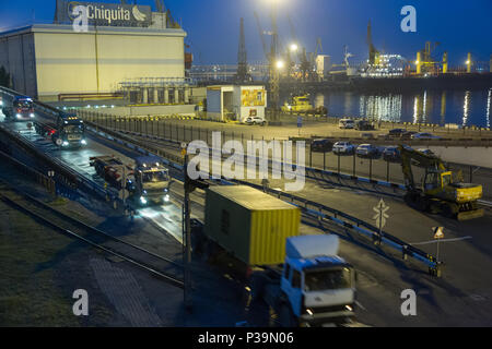 Odessa, Ucraina, camion arrivano al porto di Odessa Foto Stock