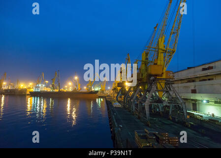 Odessa, Ucraina, terminale per container nel porto Foto Stock