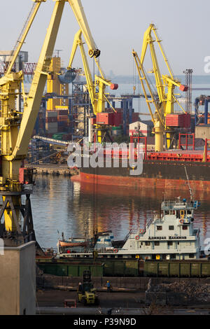 Odessa, Ucraina, terminale di bulk in porto Foto Stock