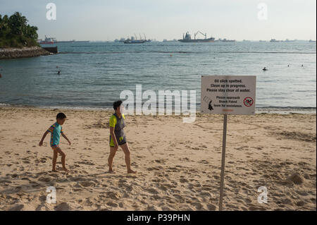 Singapore Repubblica di Singapore, Badegaeste su Palawan Beach Foto Stock